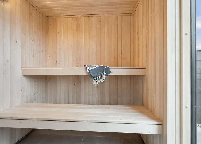 度假居 Lovely In Hvide Sande With Sauna *